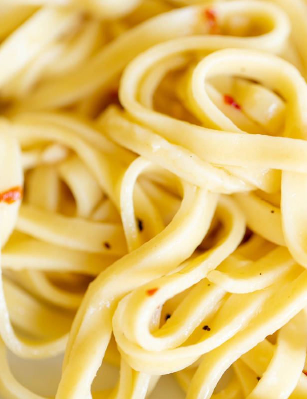 A close up of cooked linguine pasta noodles.