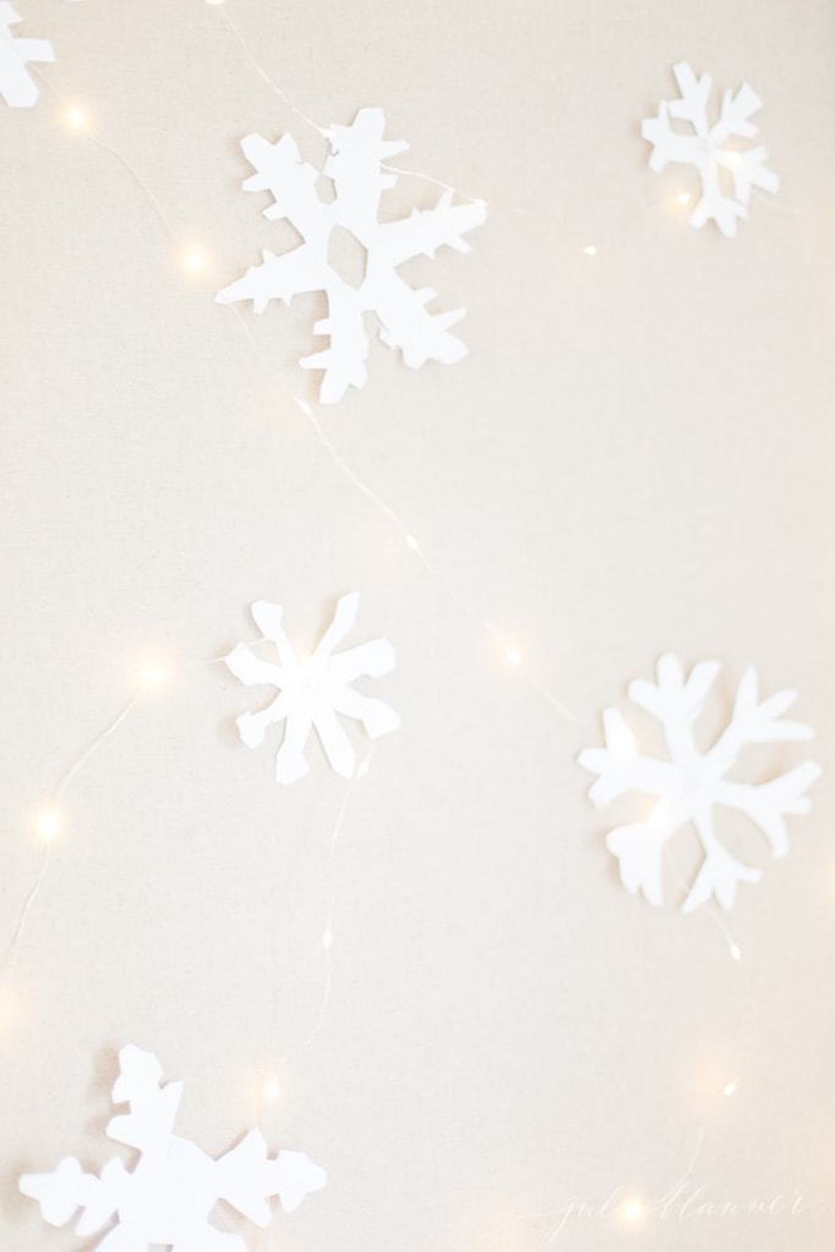 Experience the magic of Christmas with a mesmerizing white snowflake garland adorned with twinkling lights.
