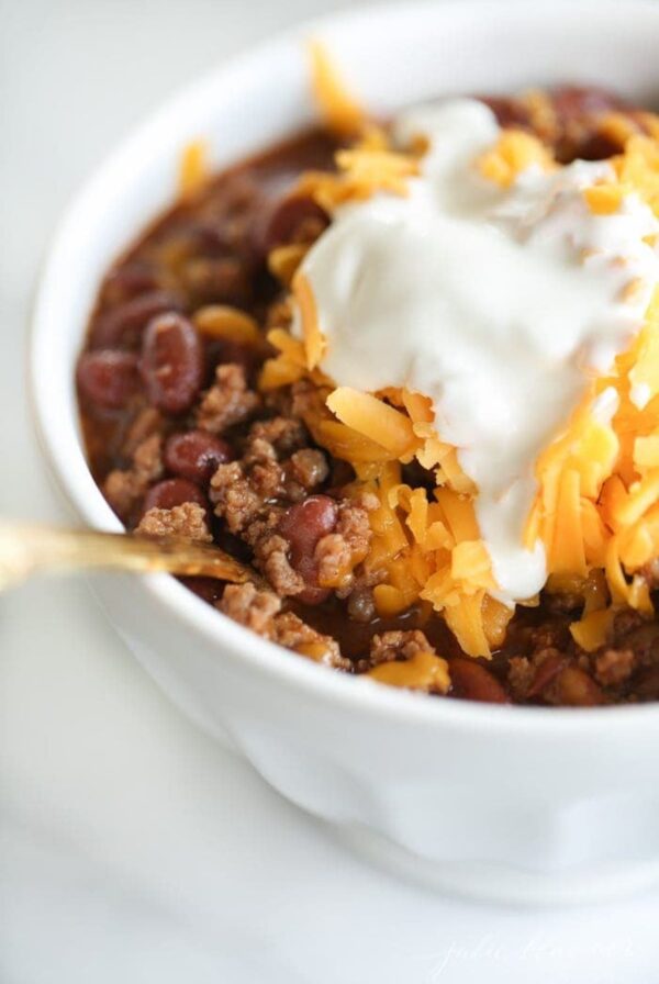 An easy bowl of chili with cheese and sour cream.
