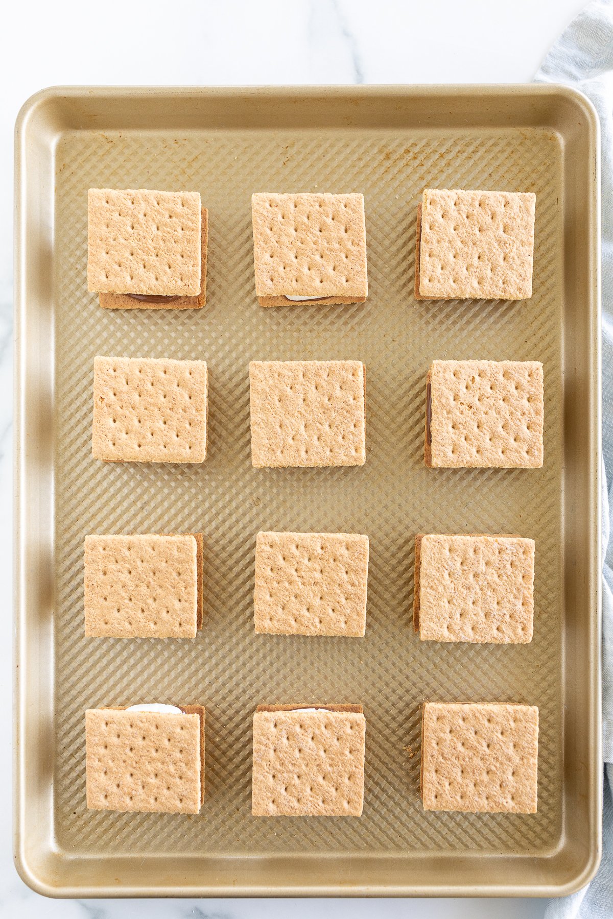 Graham cracker squares baking sheet

Keywords: baking sheet